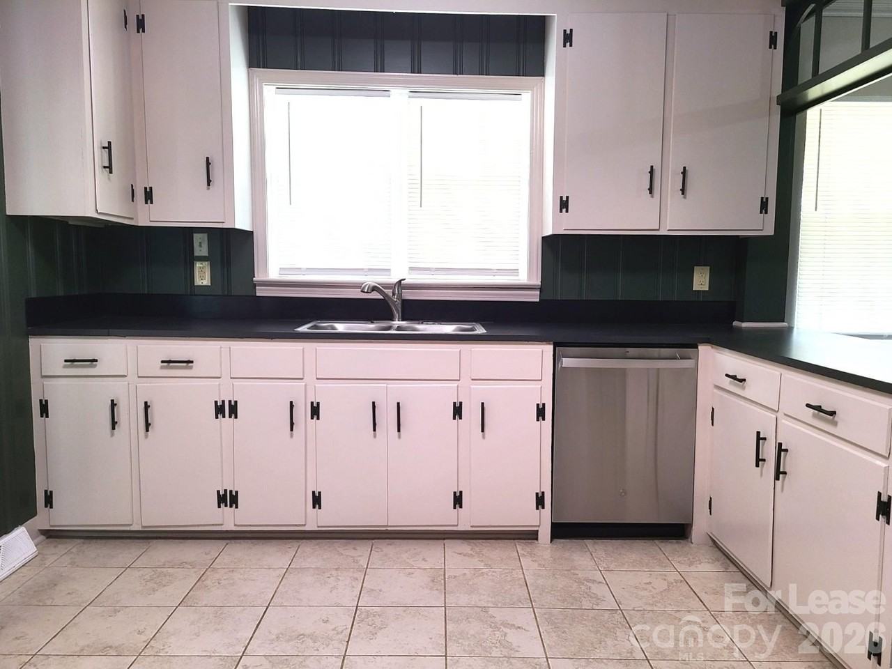 1425 Academy St - Photo 5 of 14