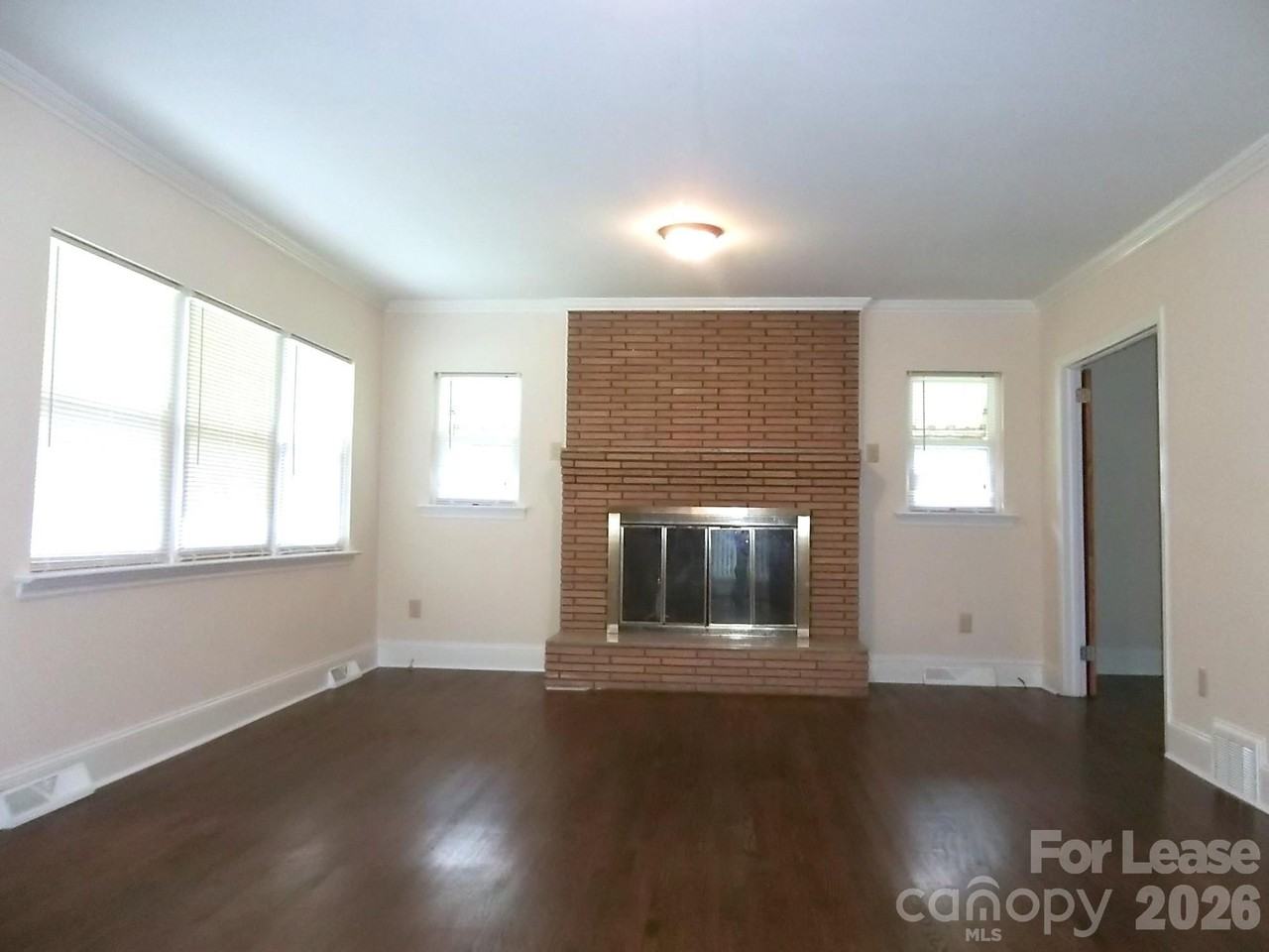 1425 Academy St - Photo 7 of 14