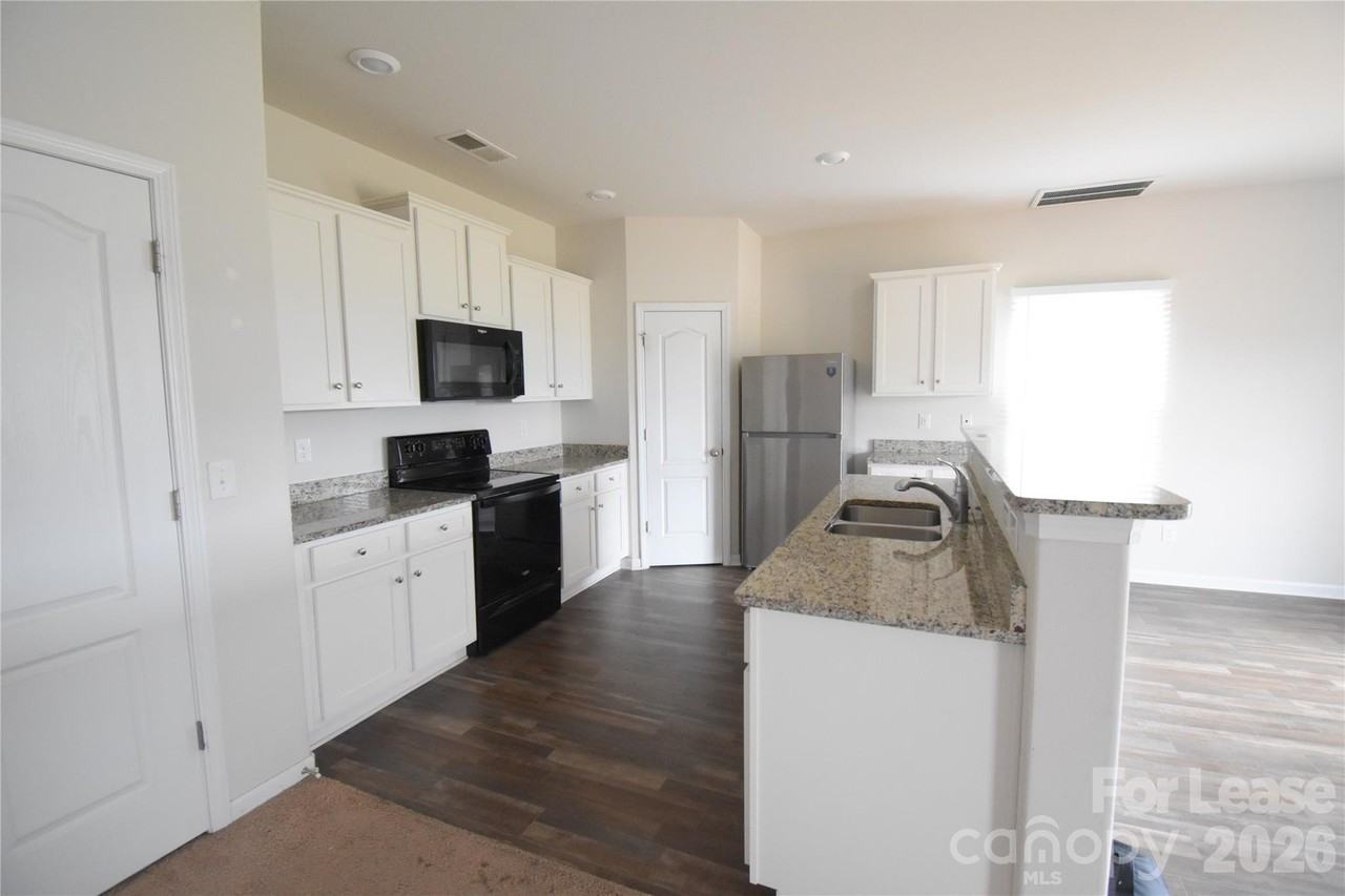 9709 Weikert Rd - Photo 6 of 28