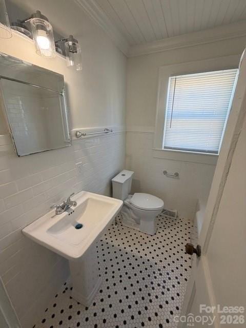 102 Lincoln St - Photo 6 of 6