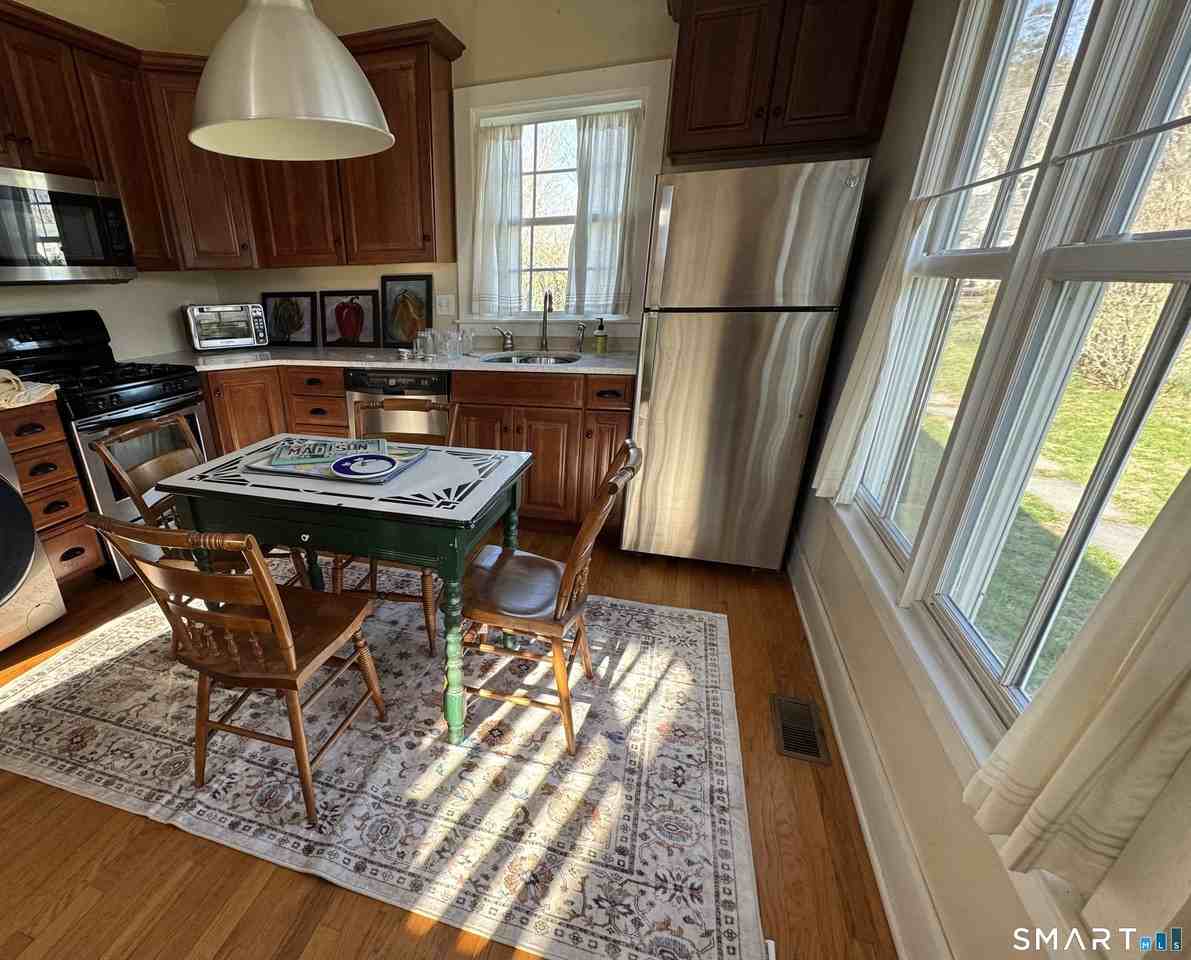 33 Copse Rd #B - Photo 4 of 16