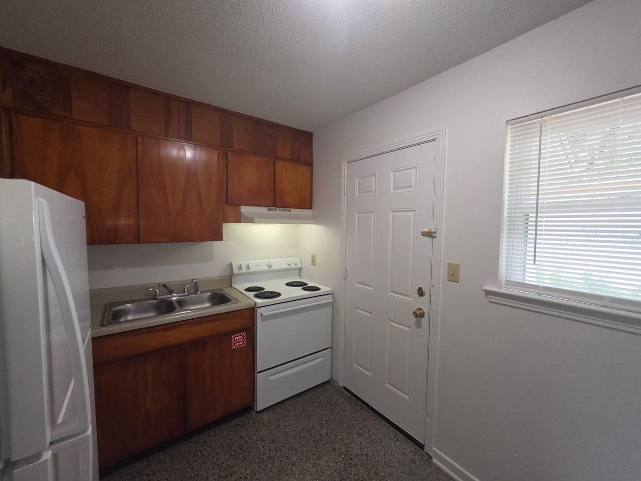 111 Chicago Ave Se #1 - Photo 2 of 14