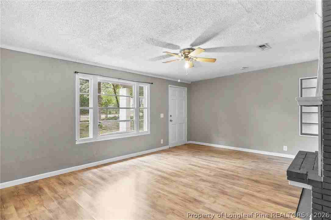 1061 Bernadine St - Photo 4 of 19