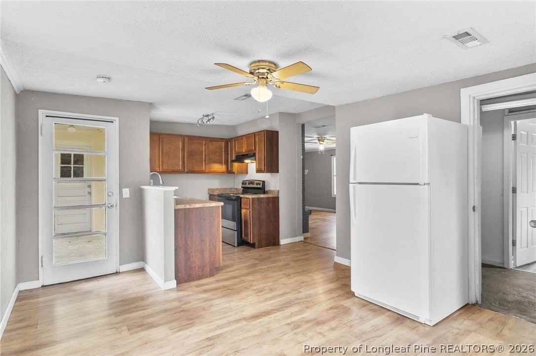 1061 Bernadine St - Photo 5 of 19