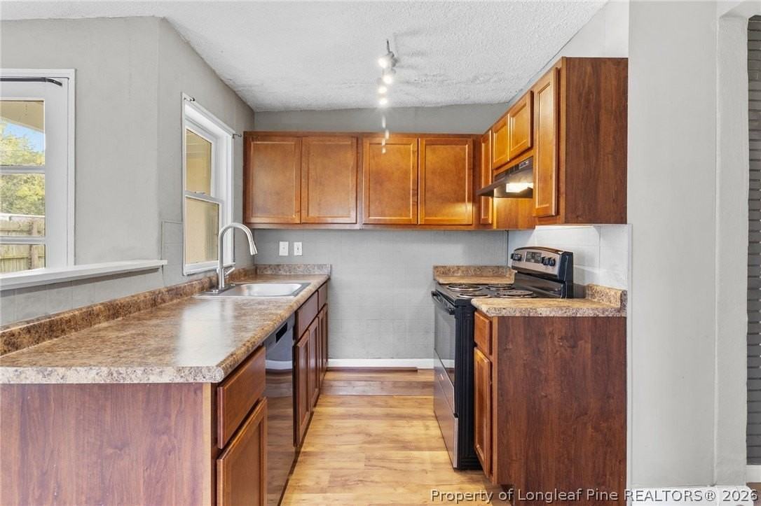 1061 Bernadine St - Photo 6 of 19