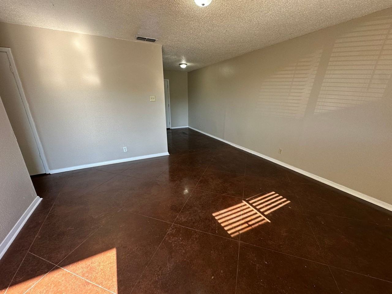 210 Memory Ln - Photo 2 of 19