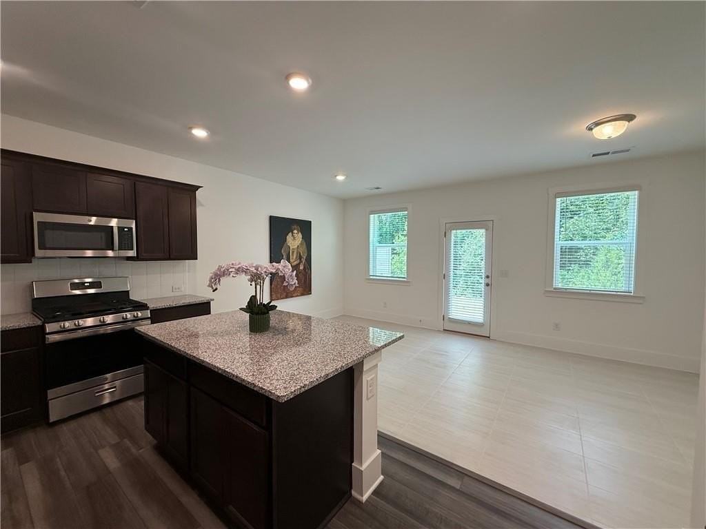 1682 Hannah Ter Nw - Photo 4 of 32