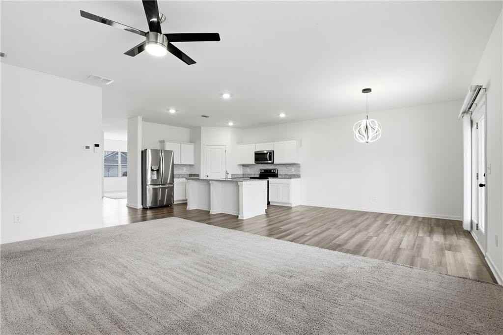 395 Knightsbridge Ln - Photo 5 of 33