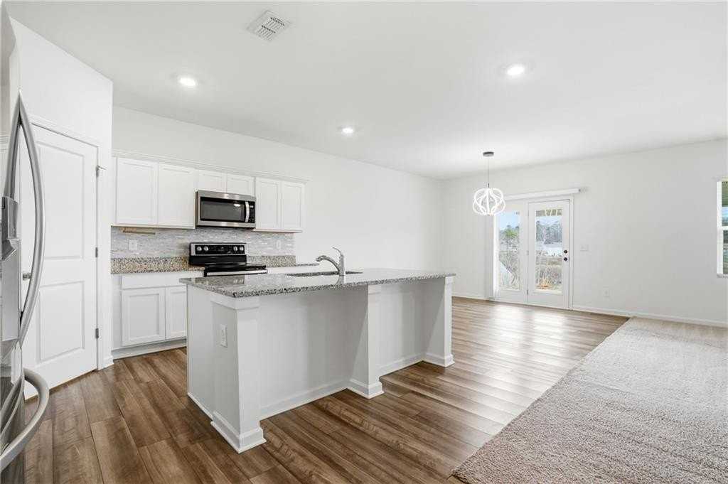 395 Knightsbridge Ln - Photo 7 of 33