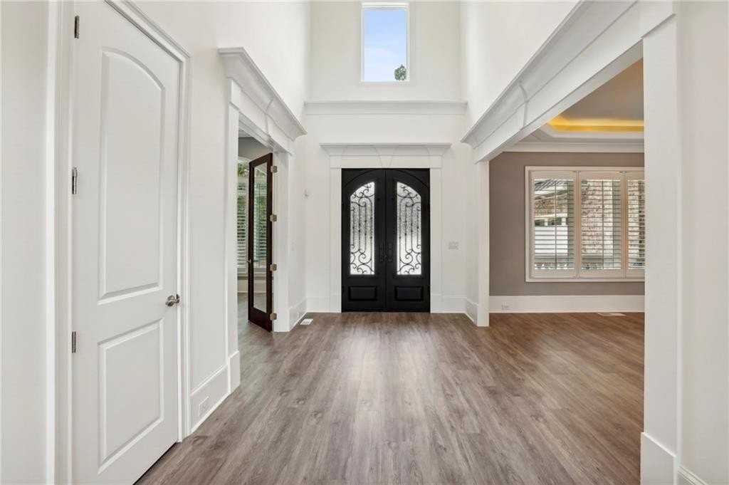 3750 Robinson Rd Ne - Photo 5 of 50