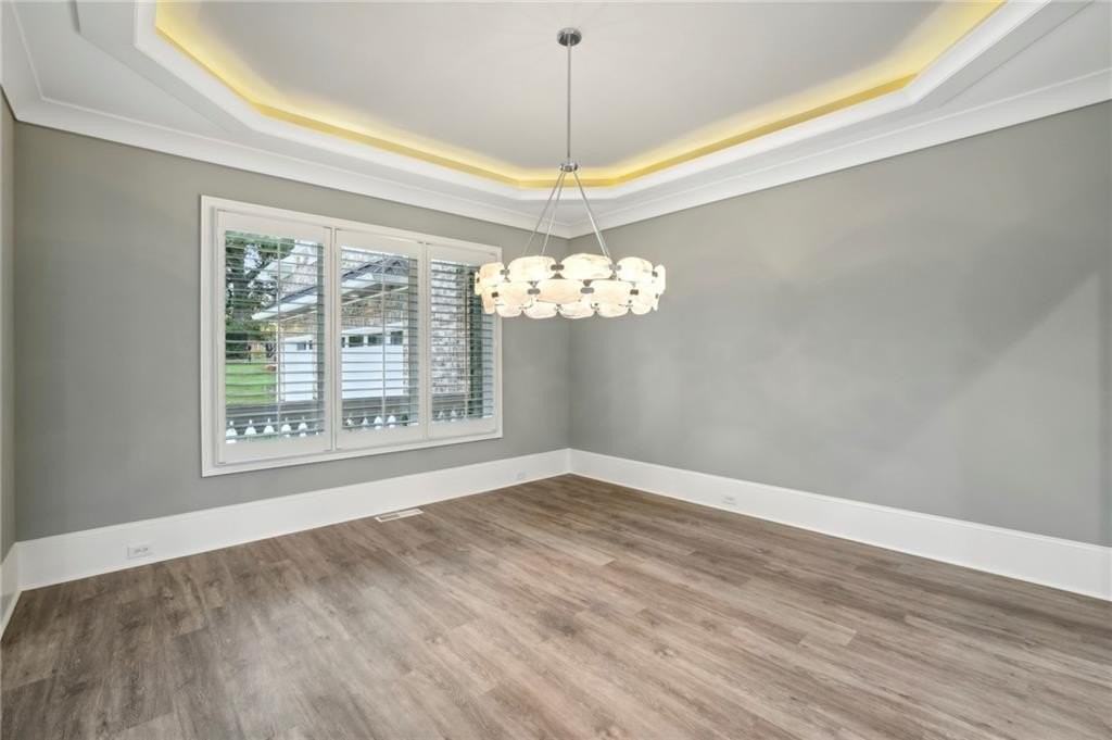 3750 Robinson Rd Ne - Photo 7 of 50