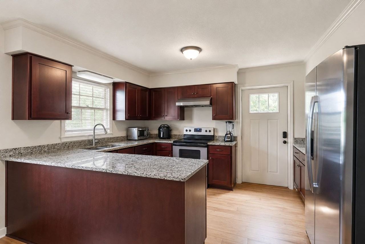 1414 Caplewood Dr - Photo 3 of 22
