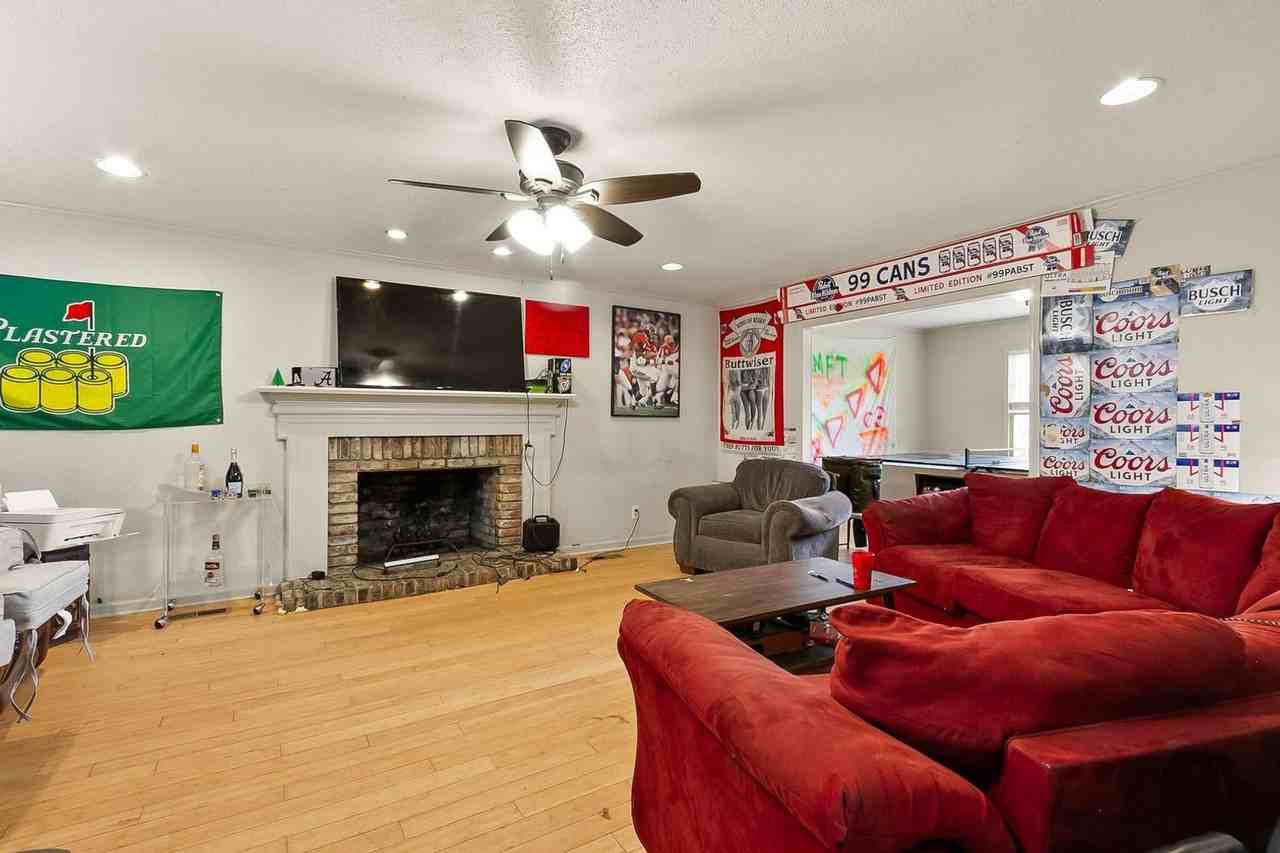 1414 Caplewood Dr - Photo 7 of 22