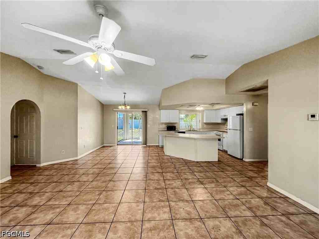 208 Se 17th St - Photo 7 of 35
