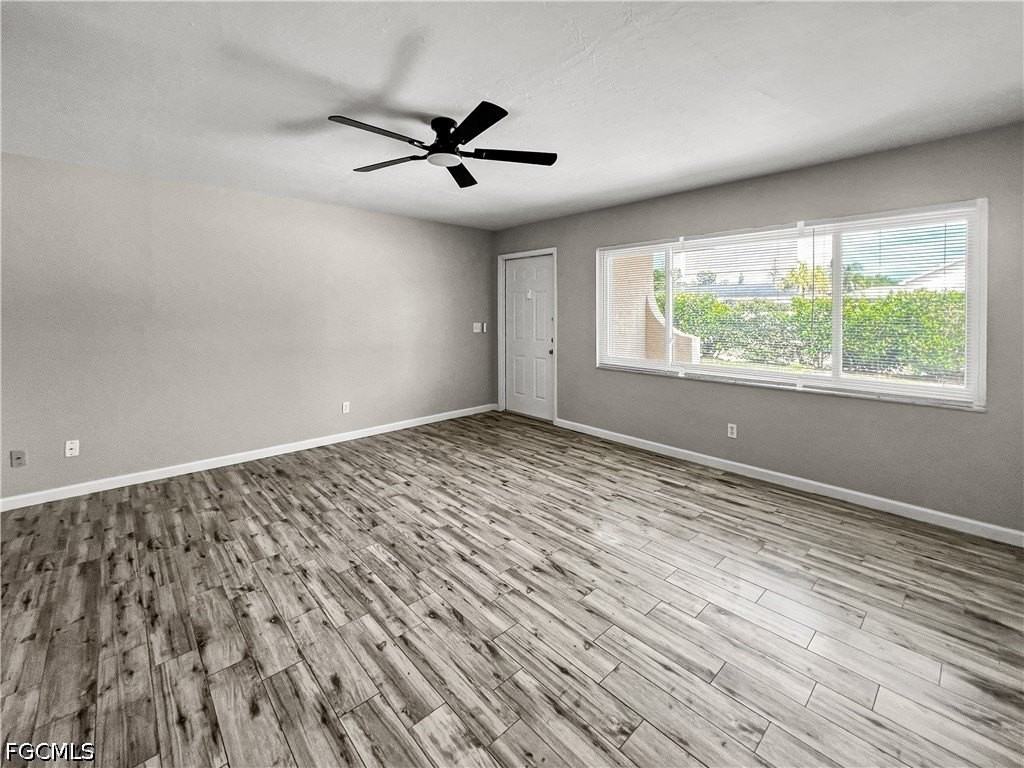 18660 Miami Blvd - Photo 3 of 33