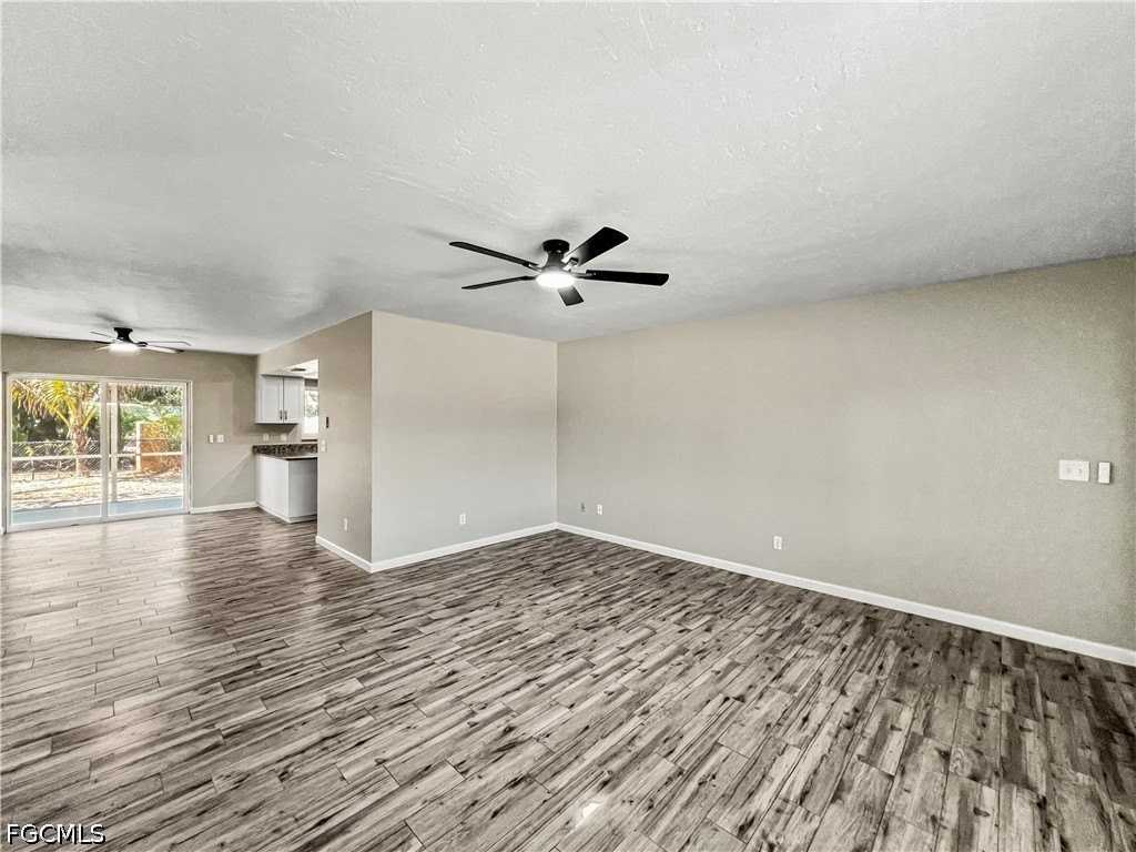 18660 Miami Blvd - Photo 7 of 33