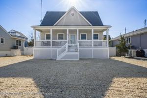 featured image of 231 Harding Ave