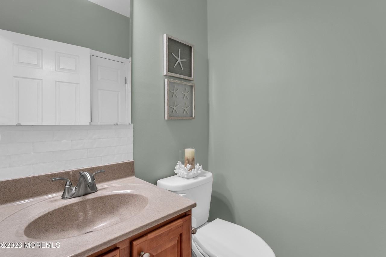 231 Harding Ave - Photo 5 of 35