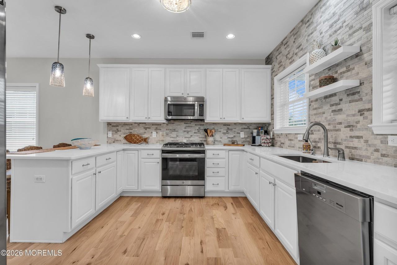 231 Harding Ave - Photo 7 of 35