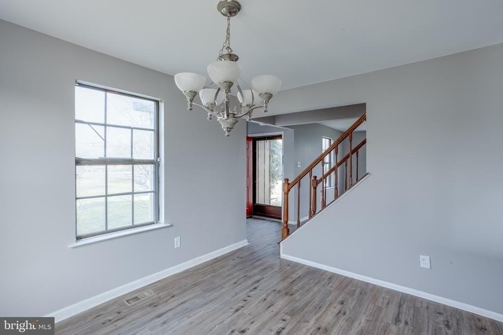 101 Bayberry Ct - Photo 6 of 27