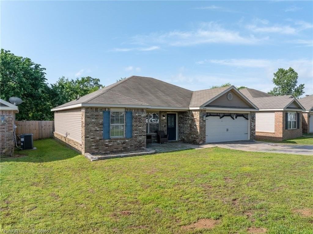 2409 Crestview Ln - Photo 2 of 27