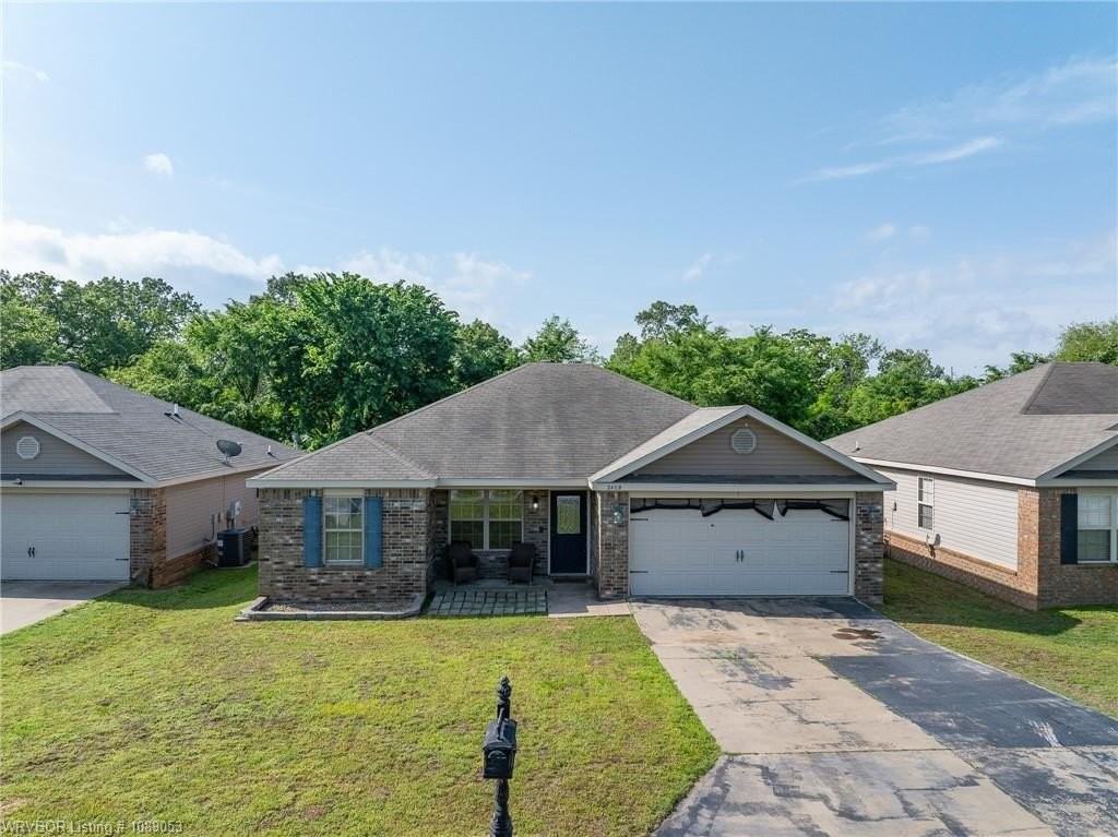 2409 Crestview Ln - Photo 3 of 27