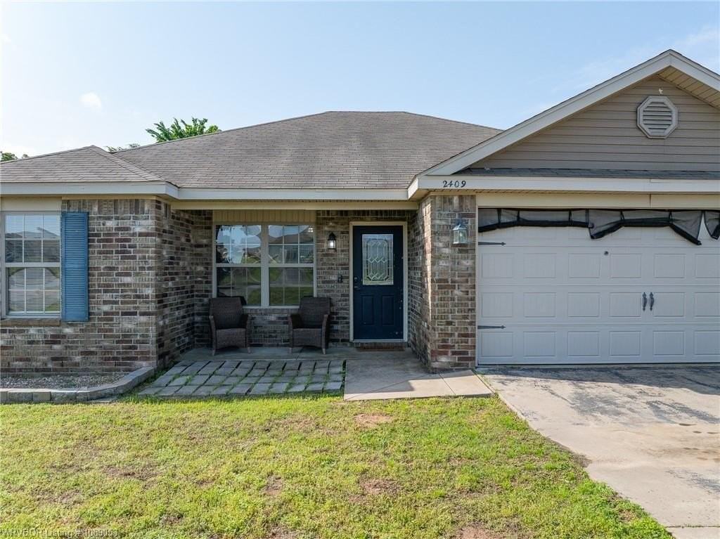2409 Crestview Ln - Photo 4 of 27