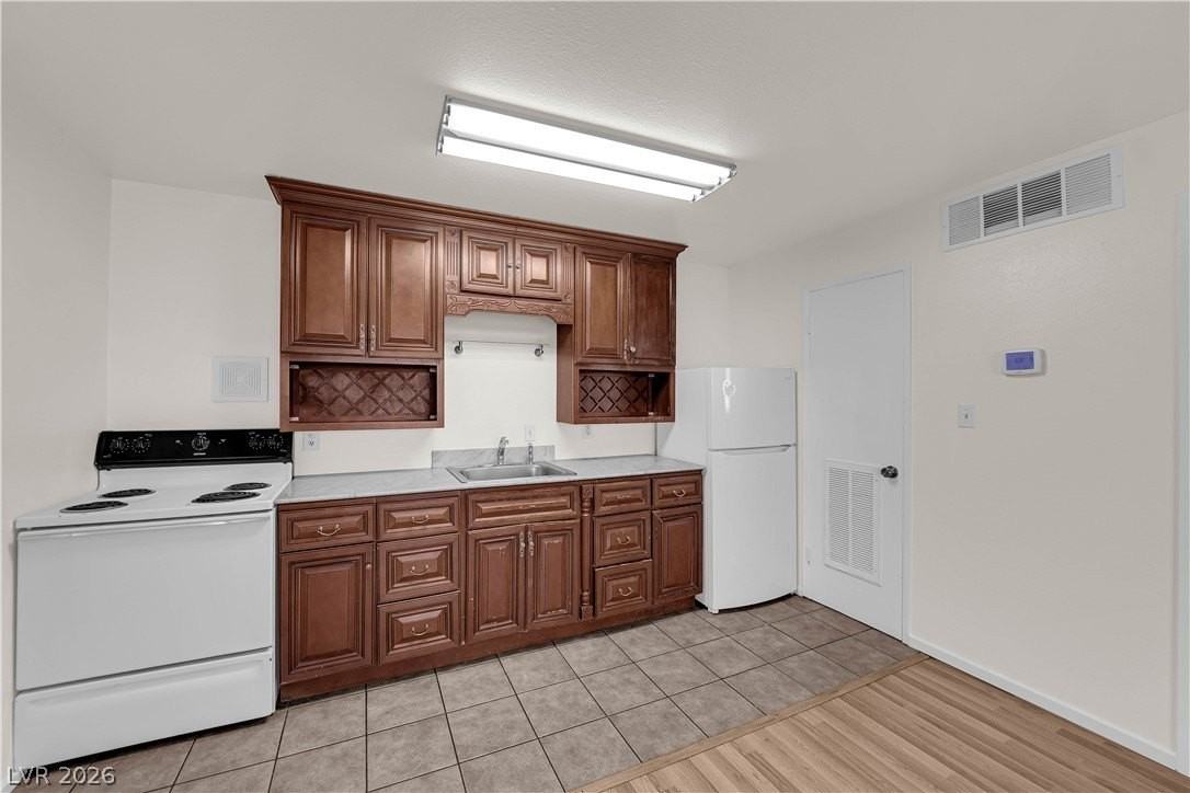 3726 Hazelwood St #24 - Photo 6 of 10