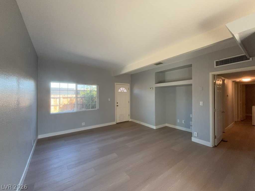 2400 S 15th St #1 - Photo 4 of 13