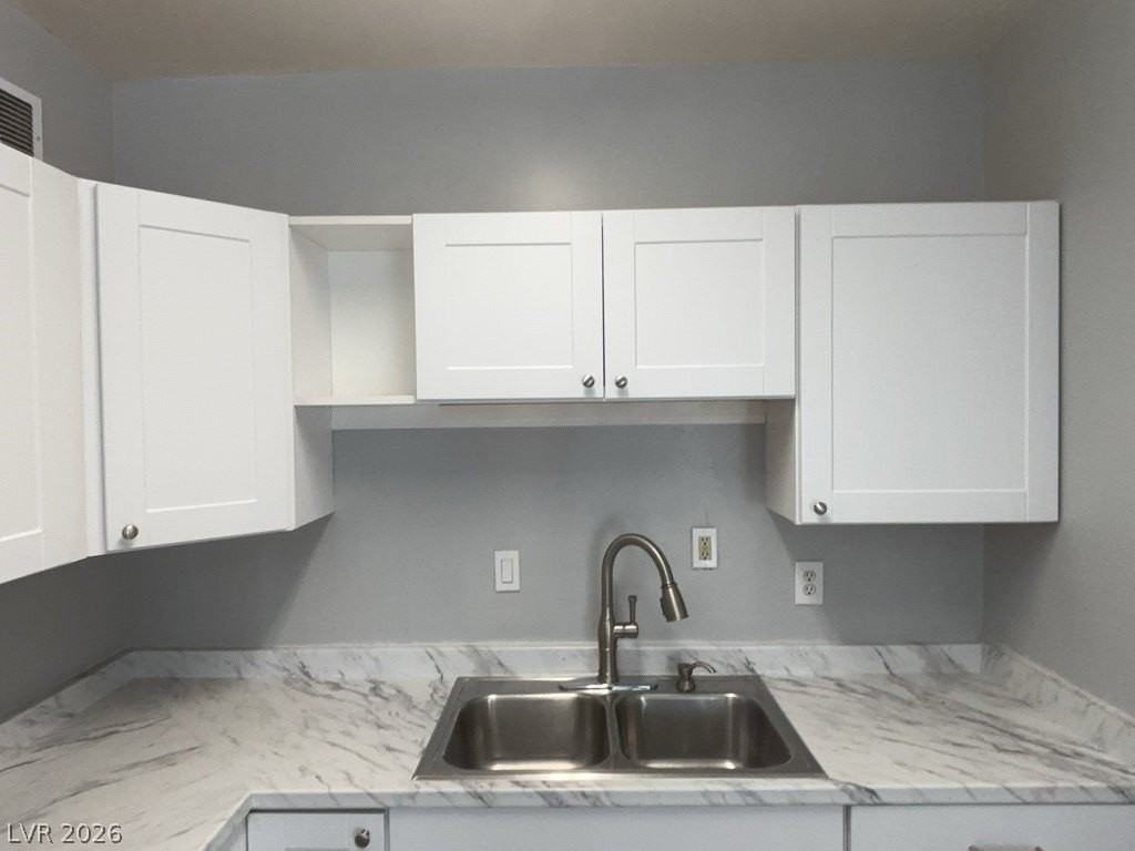 2400 S 15th St #1 - Photo 6 of 13