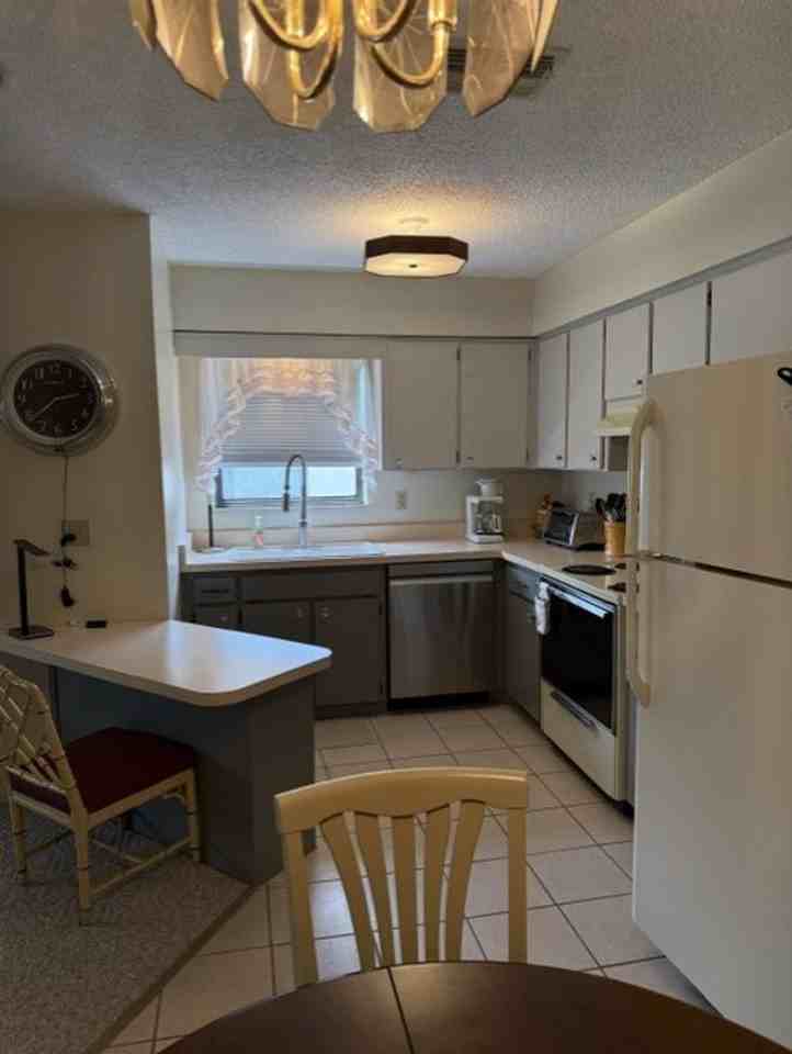 37819 Alissa Dr - Photo 4 of 22