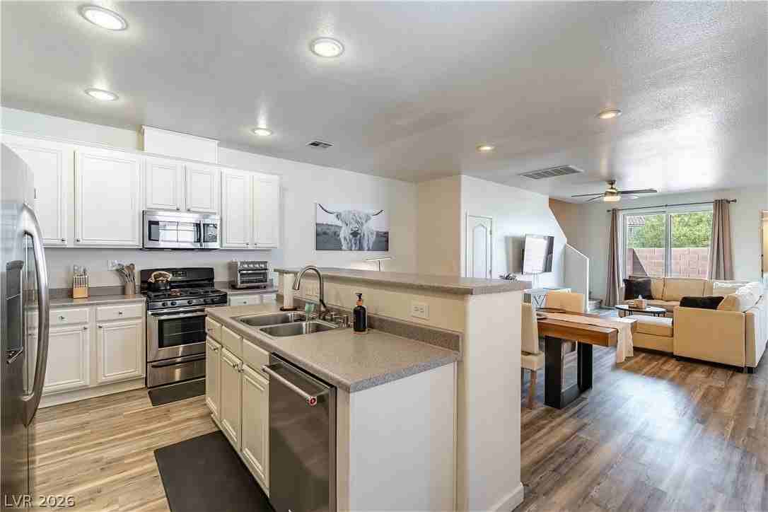 1362 Grass Creek Ave #2 - Photo 2 of 33