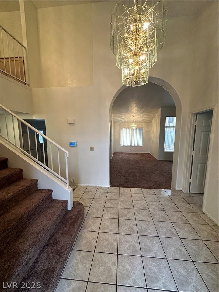 213 Surrey St - Photo 2 of 31