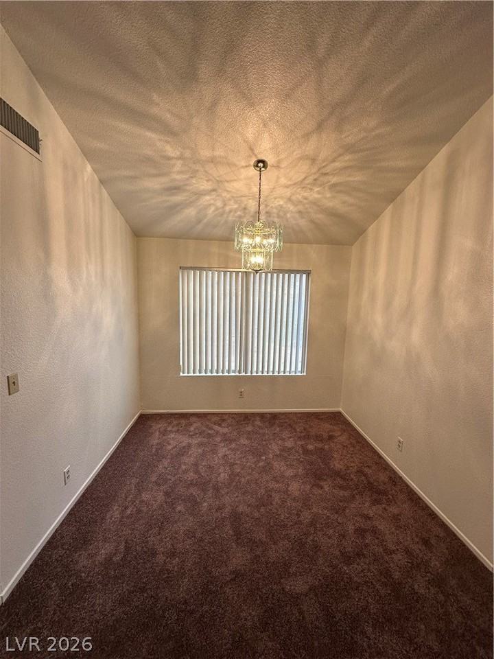 213 Surrey St - Photo 6 of 31