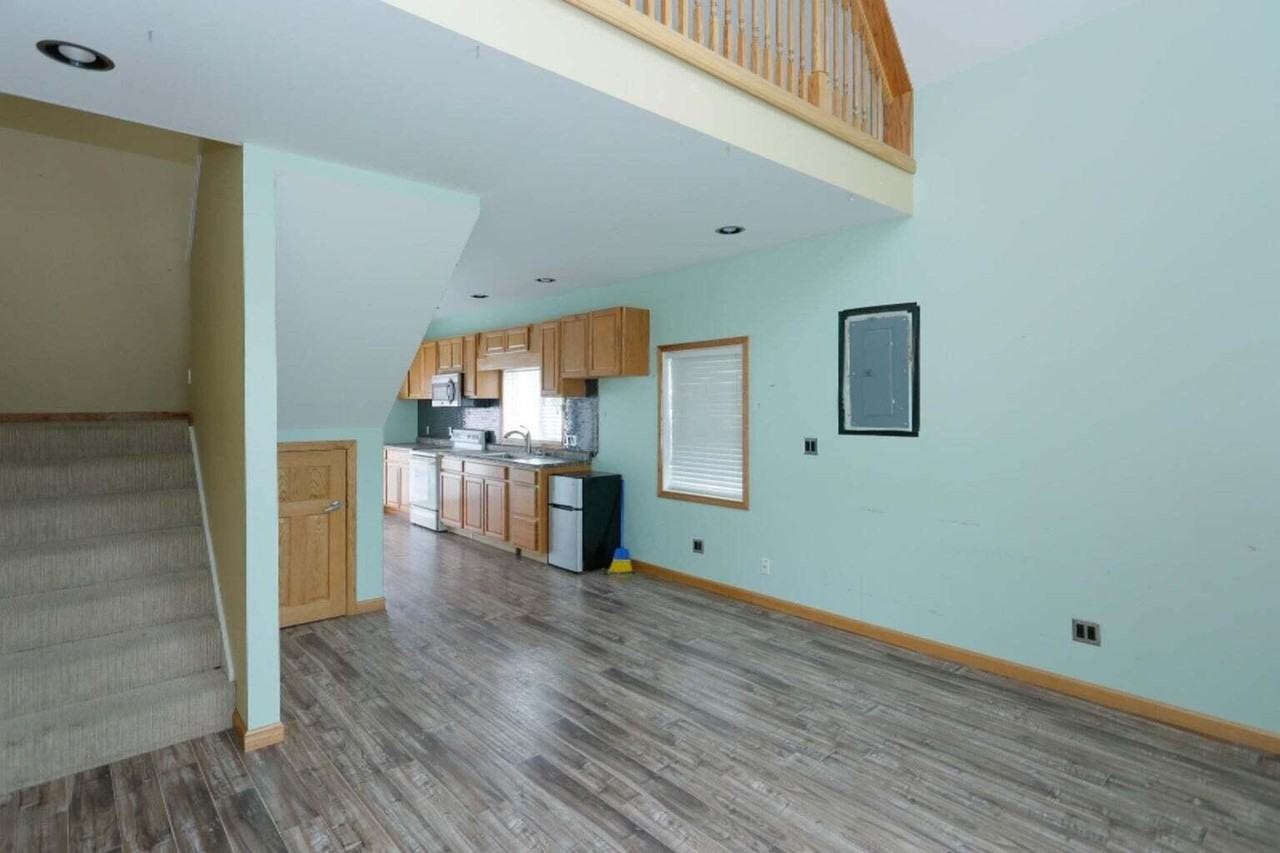 935 Woodland Bch - Photo 6 of 15