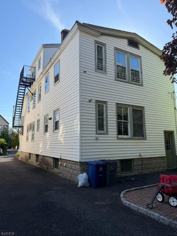 19 Rosedale Ave #2 - Photo 3 of 4