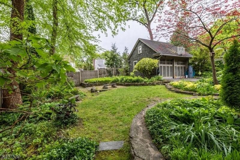 12 Mountain Ave - Photo 4 of 33