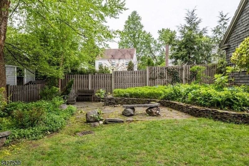 12 Mountain Ave - Photo 5 of 33