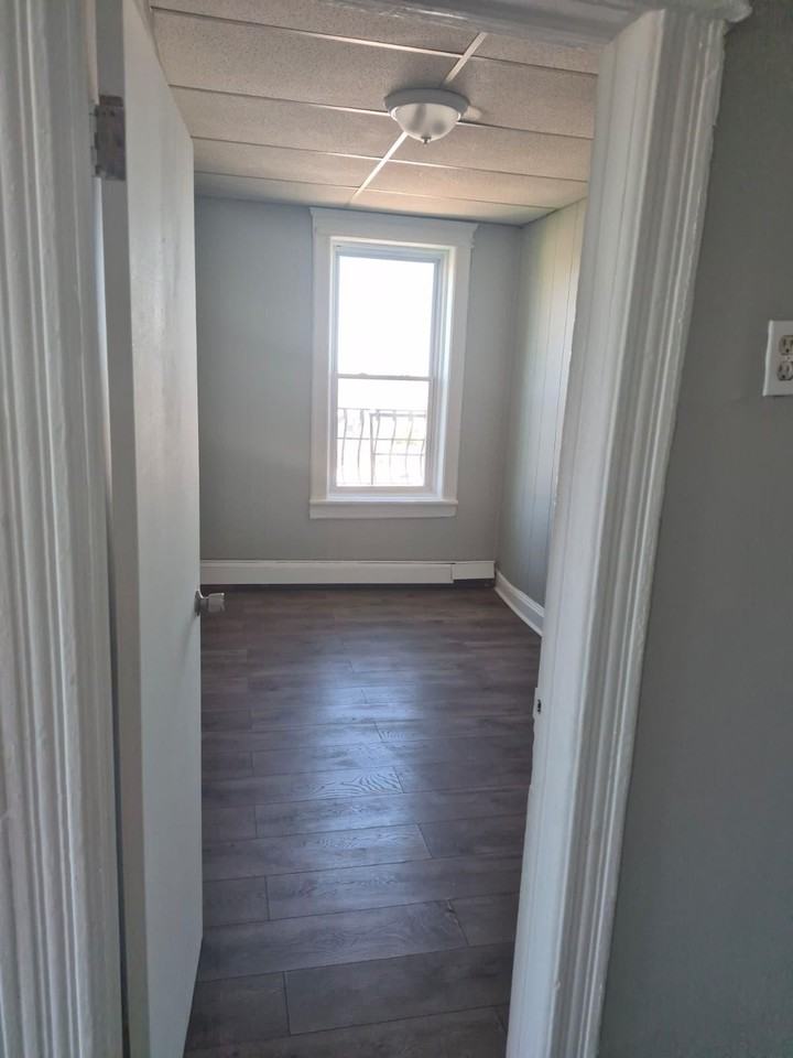 80 W 18th St #15 - Photo 5 of 6