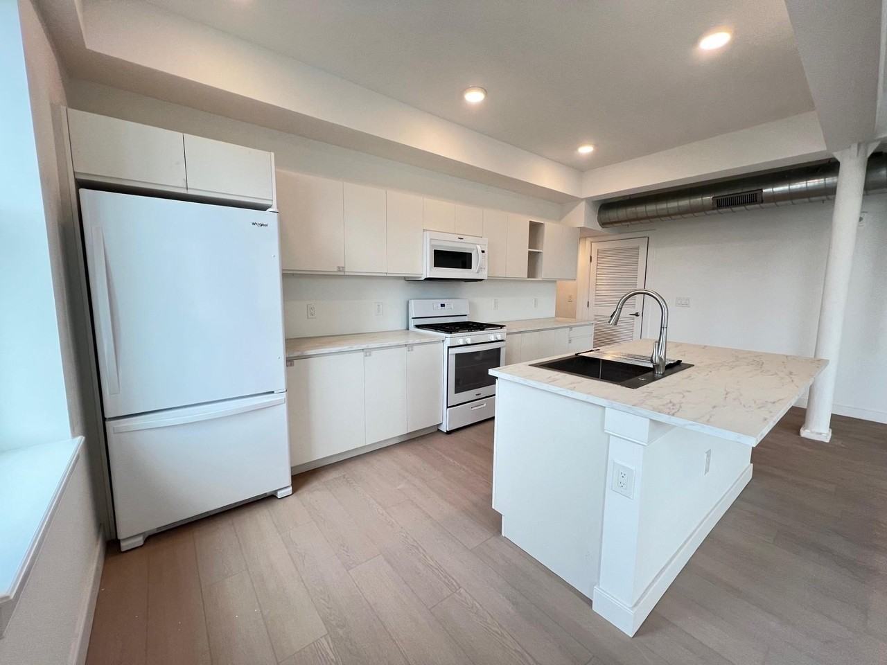 141 Christopher Columbus Dr #3 - Photo 4 of 29