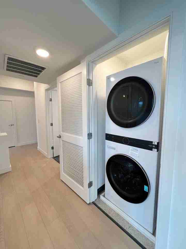 141 Christopher Columbus Dr #3 - Photo 6 of 29