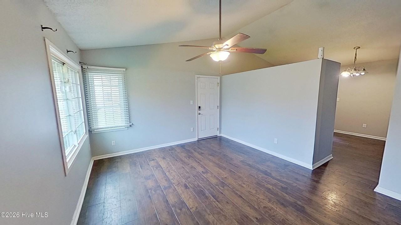 600 Regalwood Dr - Photo 2 of 23
