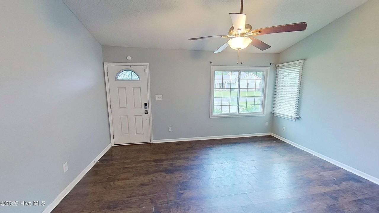 600 Regalwood Dr - Photo 3 of 23