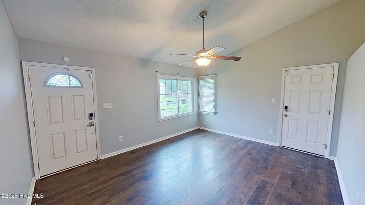 600 Regalwood Dr - Photo 4 of 23