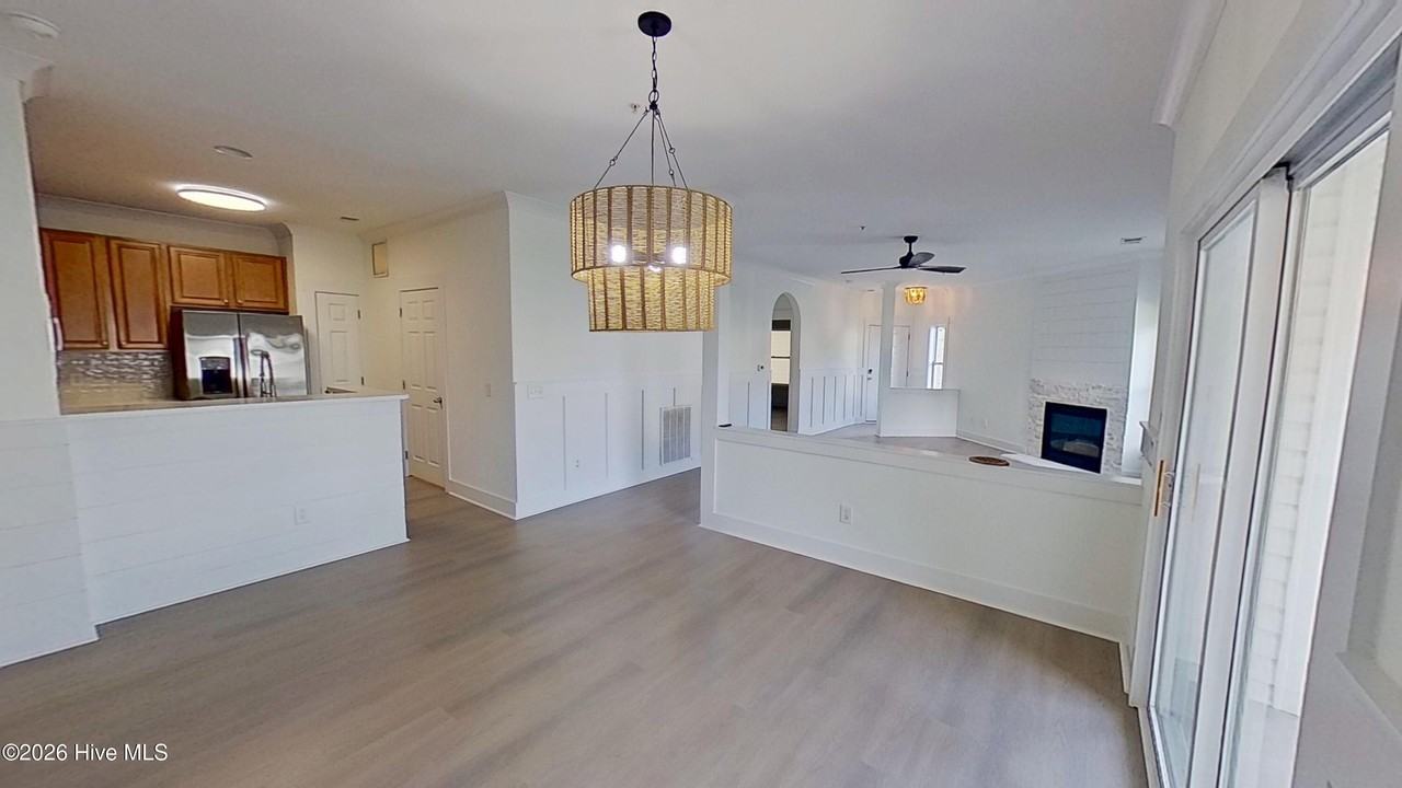 3902 Botsford Ct #101 - Photo 5 of 23