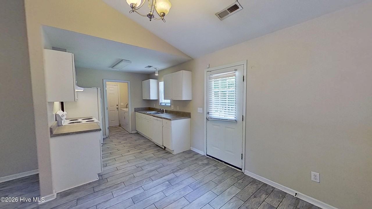 4222 Sunglow Dr - Photo 5 of 21