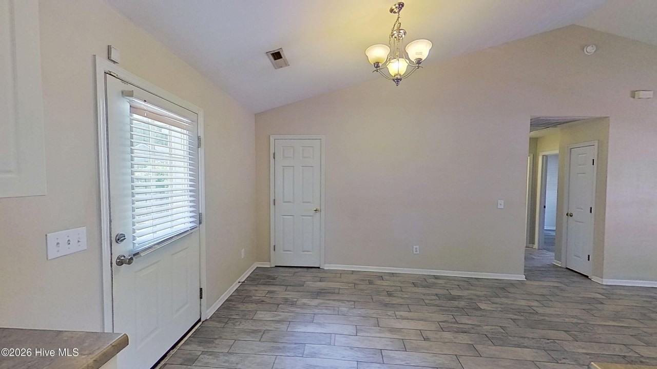 4222 Sunglow Dr - Photo 6 of 21