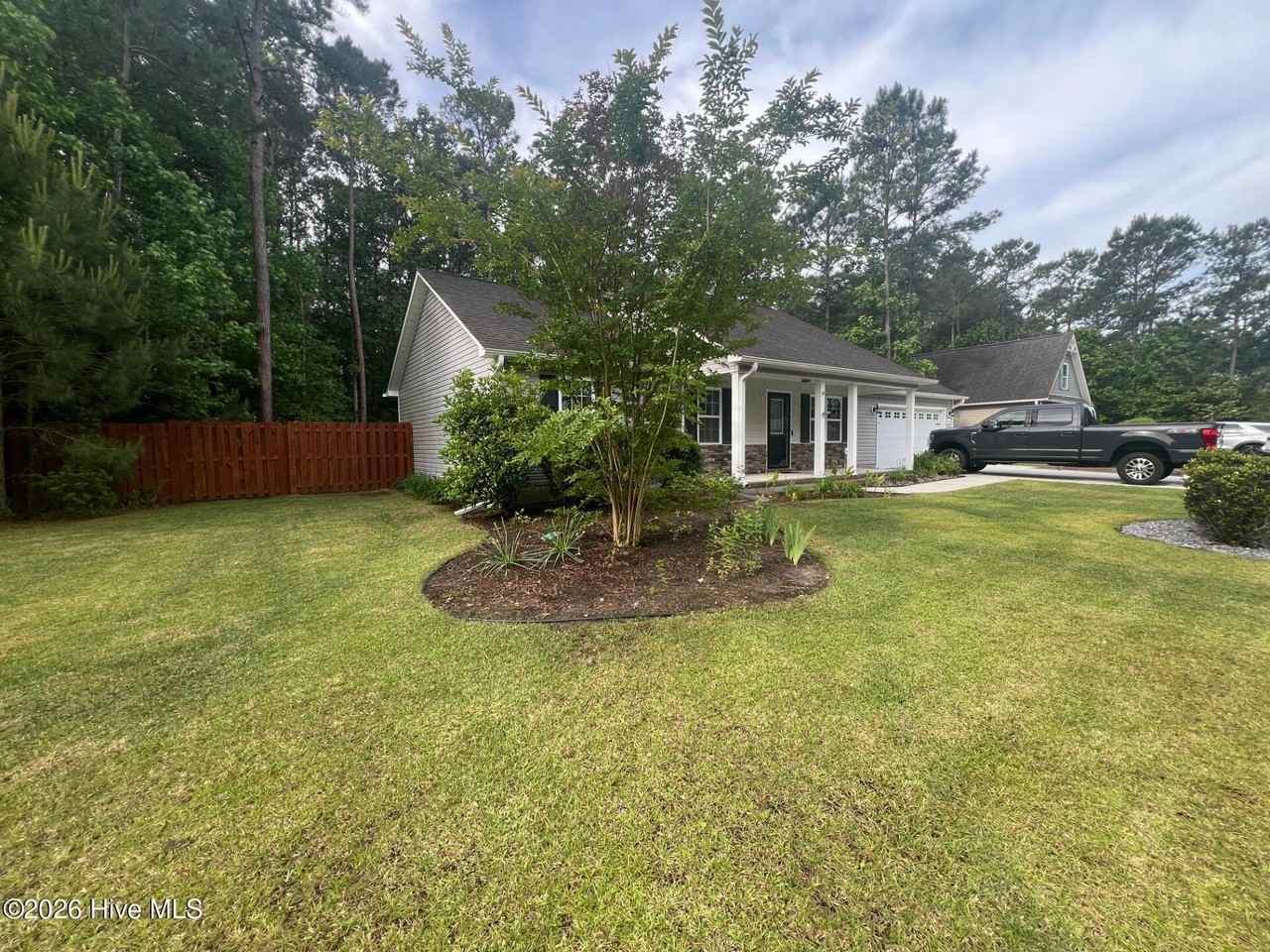864 Old Folkstone Rd - Photo 2 of 29