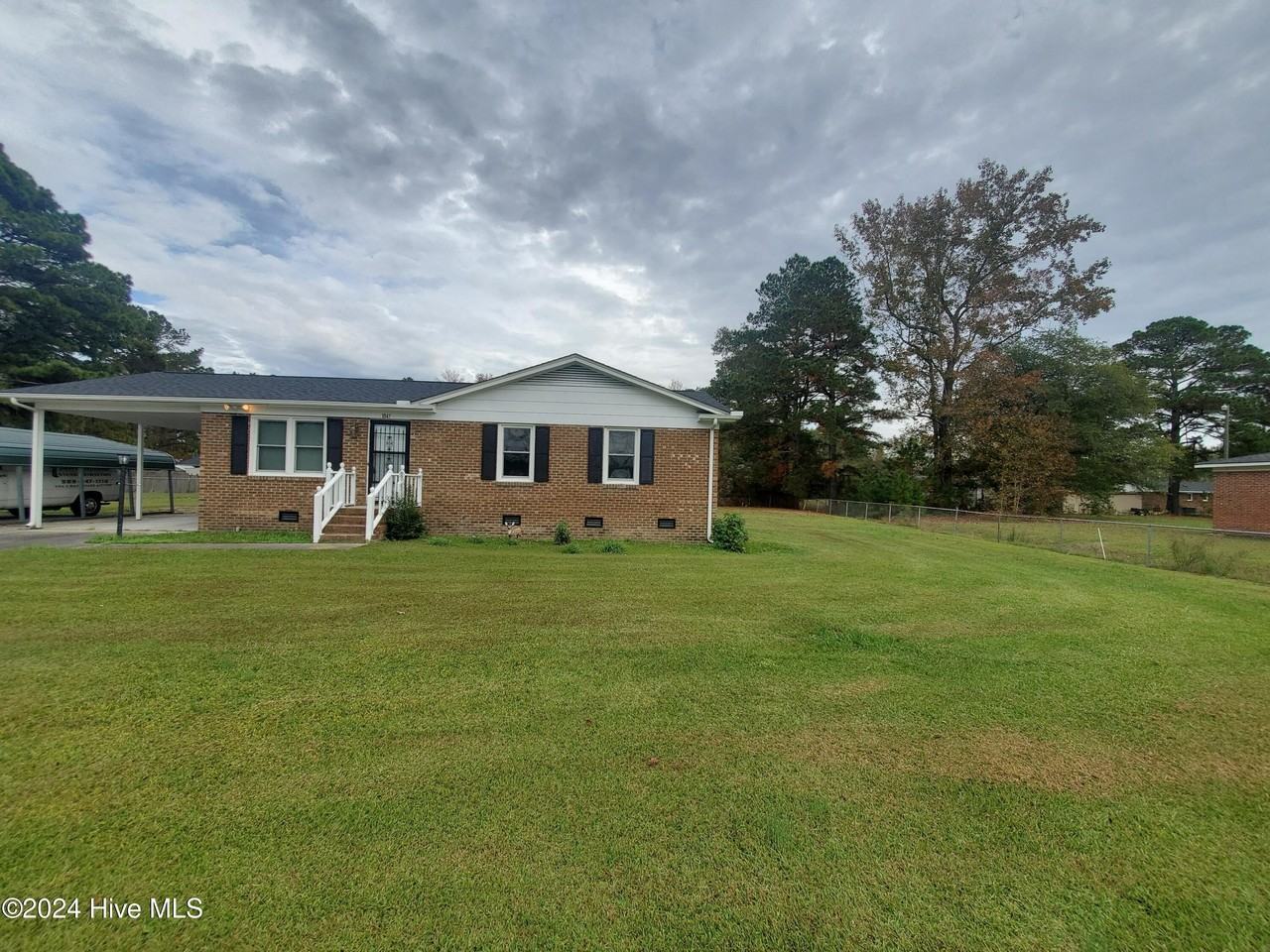 1847 Stanton Dr - Photo 2 of 19