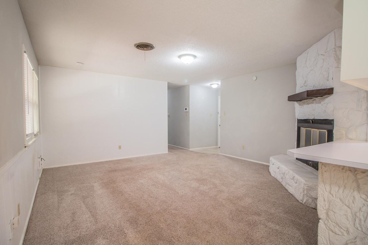 5404 48th St - Photo 3 of 16